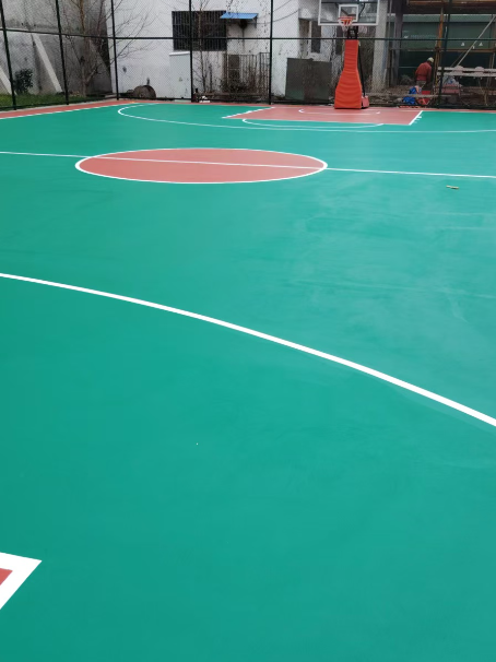 西充 球场长期使用易出现地面开裂